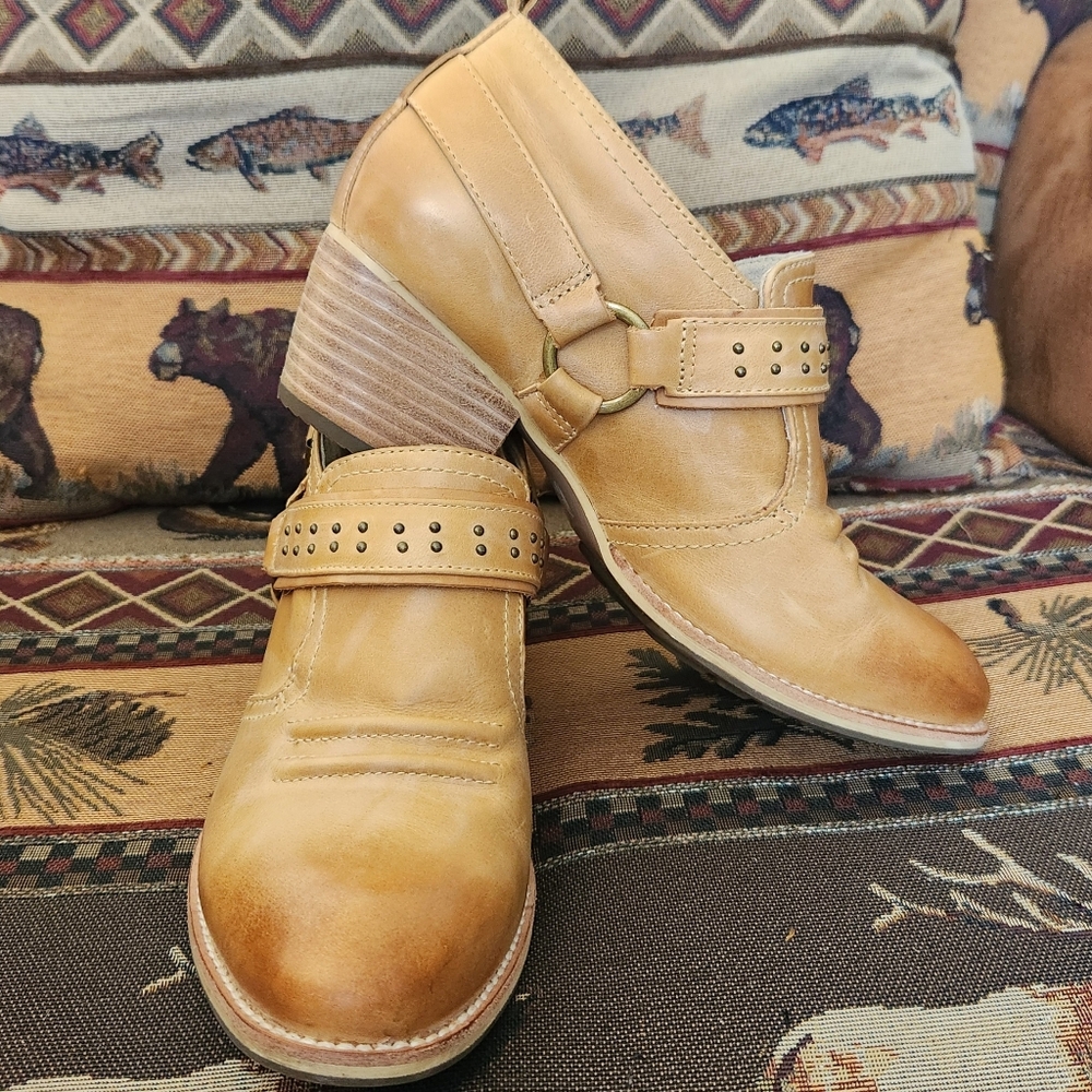 Caterpiller Leather Harness Western Tan Ankle Booties Shoes Size 8Wide